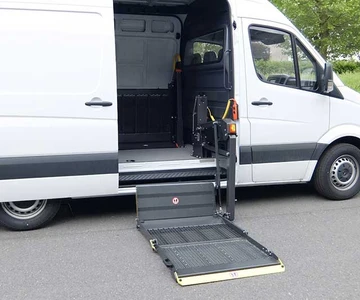 Plošiny pro tělesně postižené (1)