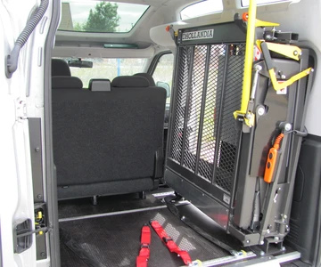 Plošiny pro tělesně postižené (8)